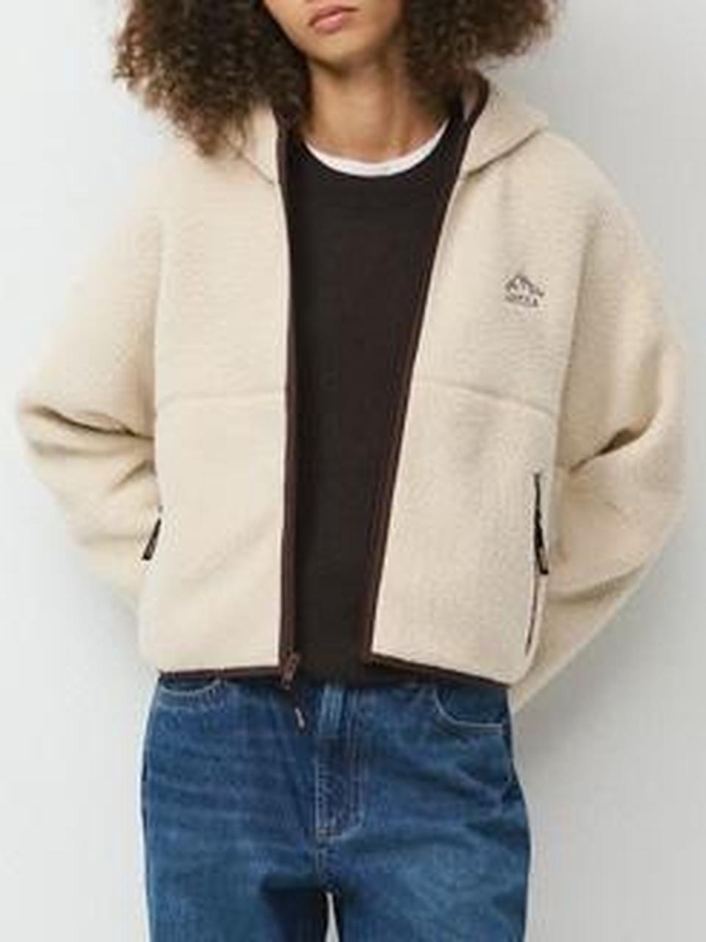 Aritzia Women's Cream and Tan Hoodie